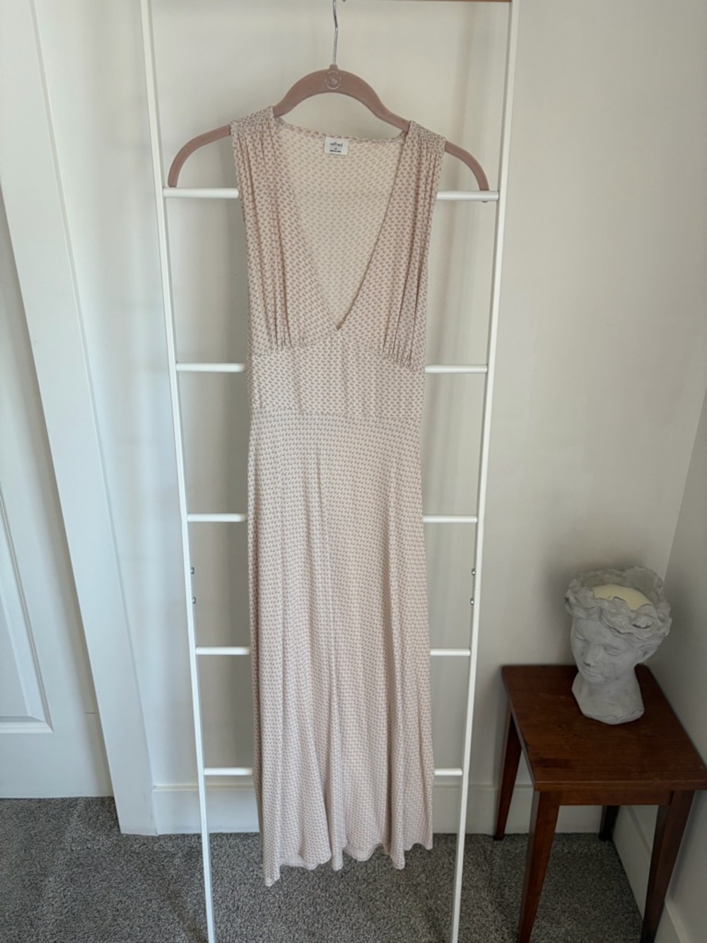 Wilfred Aritzia Sleeveless V-Neck midi Dress Coachella stagecoach festival